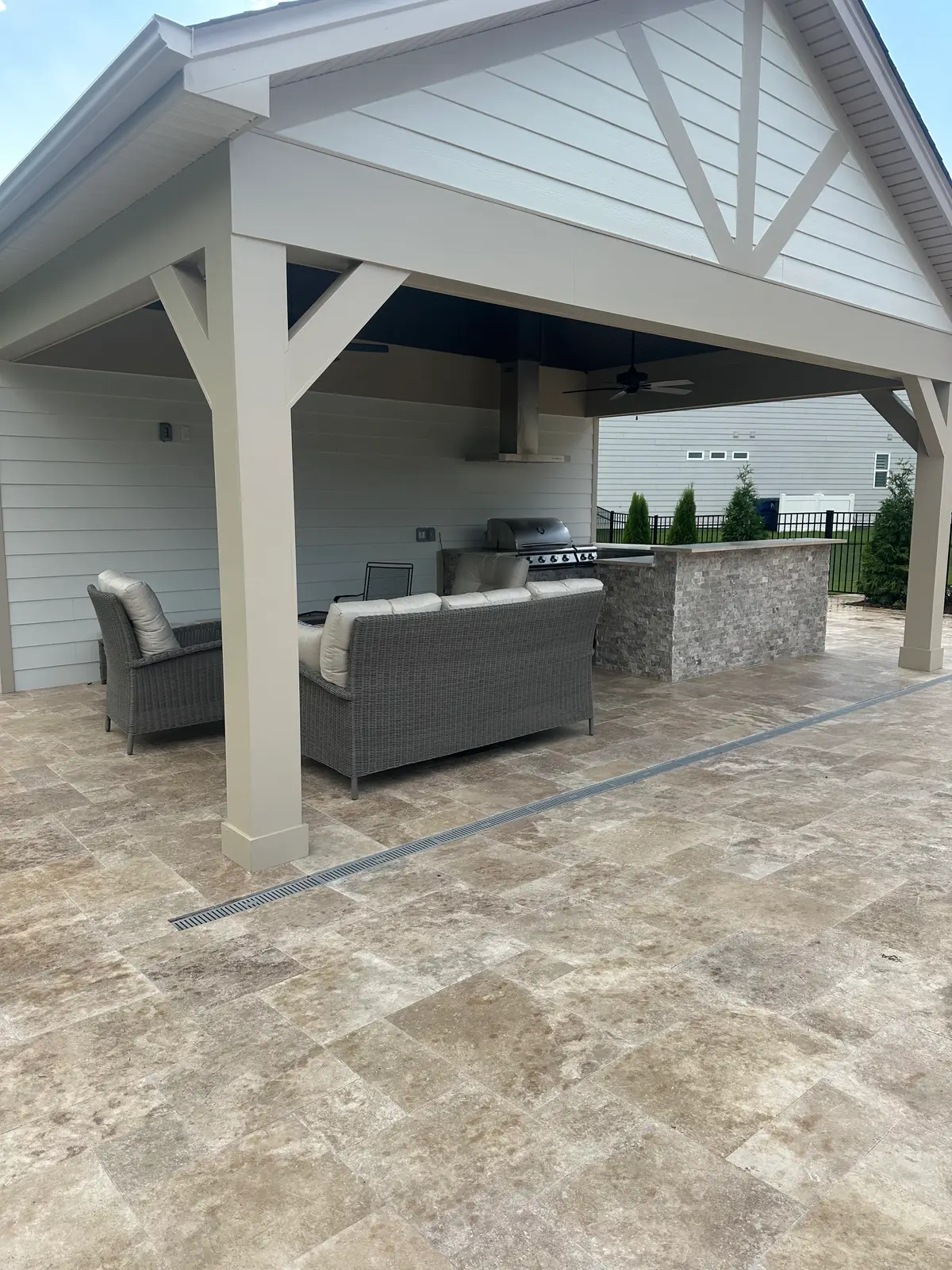 Custom gunite pool with an outdoor kitchen in Huntersville, NC, view 4