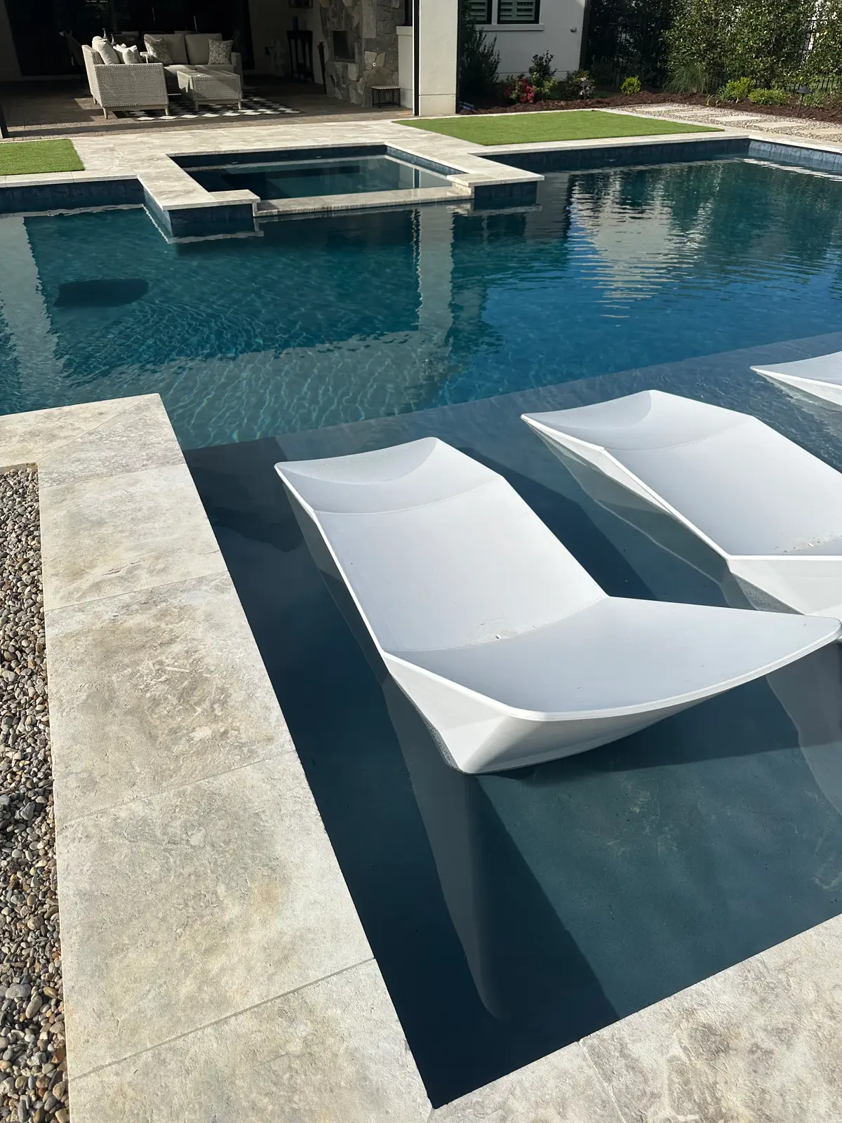 Gunite pool and spa in Huntersville, NC, view 12
