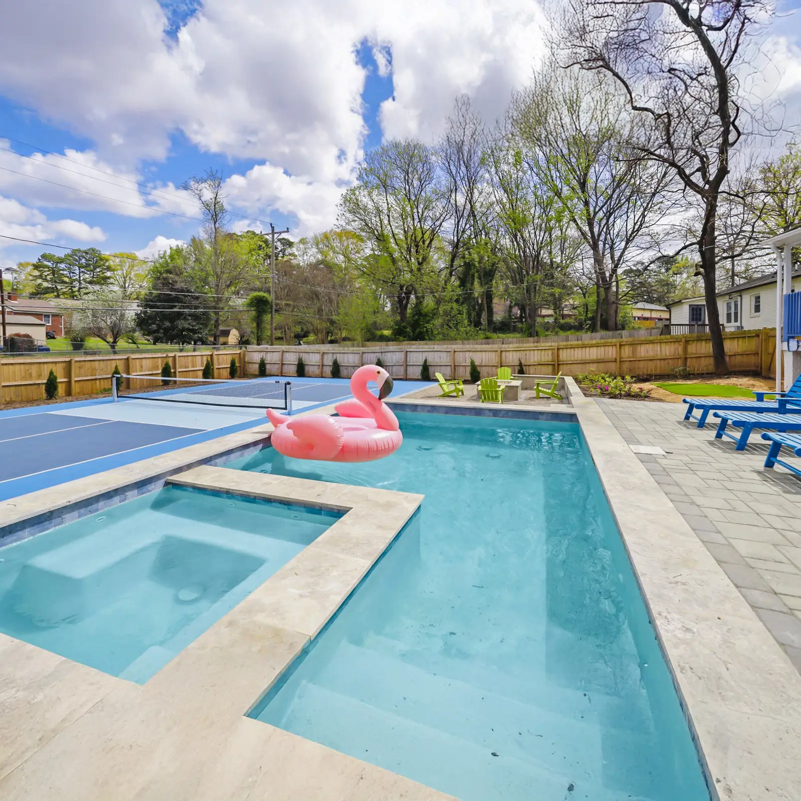 Gunite pool and spa with a sport court in Plaza Shamrock, NC, view 6