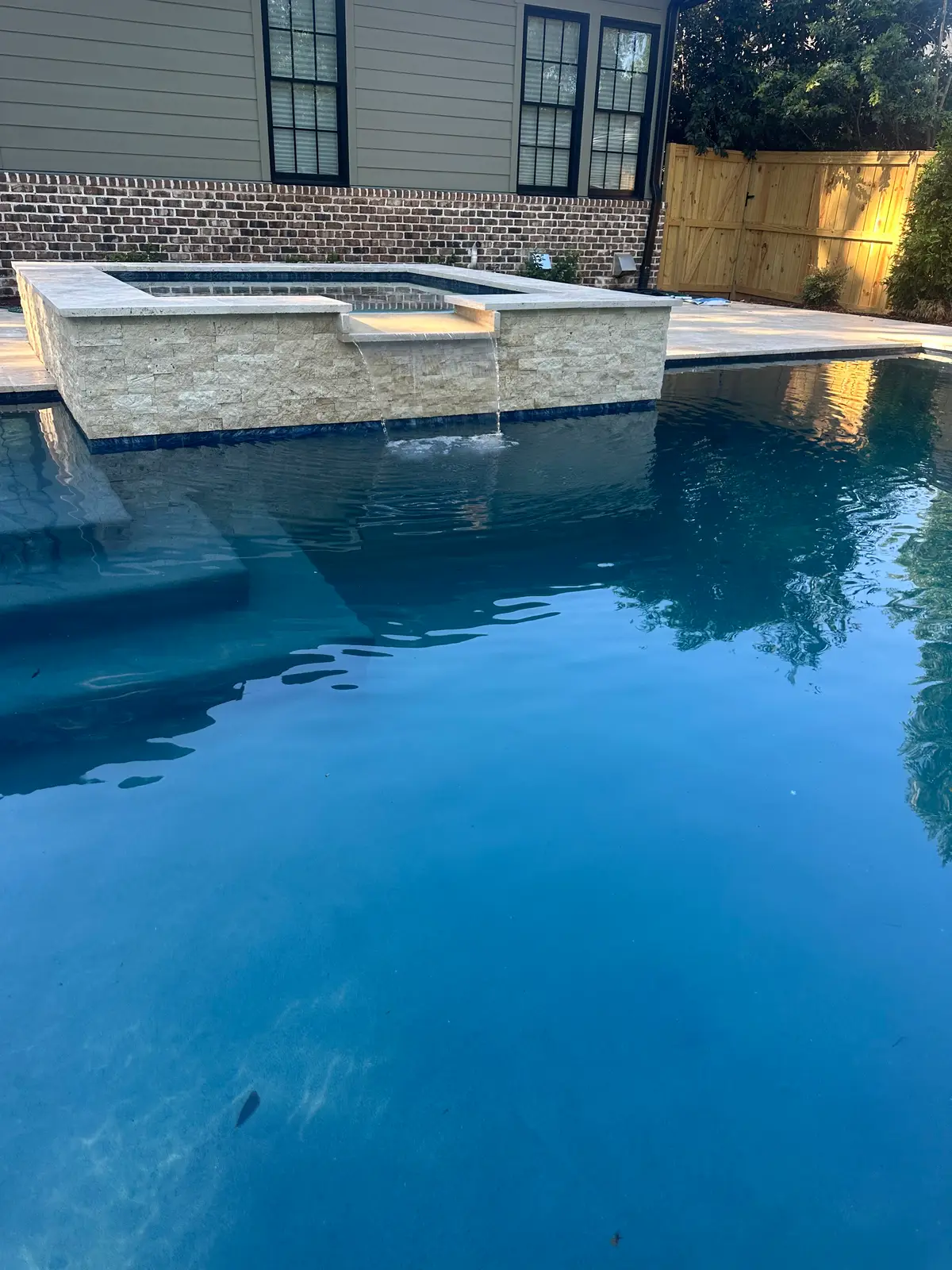 Gunite pool and spa with landscaping in Charlotte, NC built by Aqua Pools & Outdoor Living